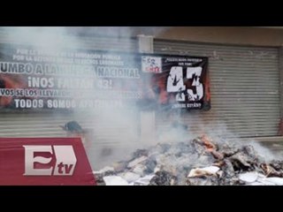 Encapuchados incendian oficinas del INE en Veracruz / Vianey Esquinca