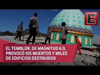 Turistas huyen de la isla indonesia de Lombok por sismo