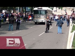 Profesores de la CNTE se manifiesta fuera de Segob / Entre mujeres