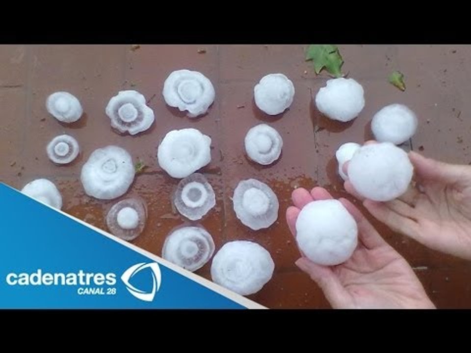 Caen granizos del tamaño de una pelota de golf en Tlaxcala / Cae hail the size of a golf ball