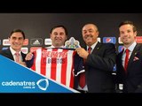 Chivas presenta a Carlos Bustos como técnico