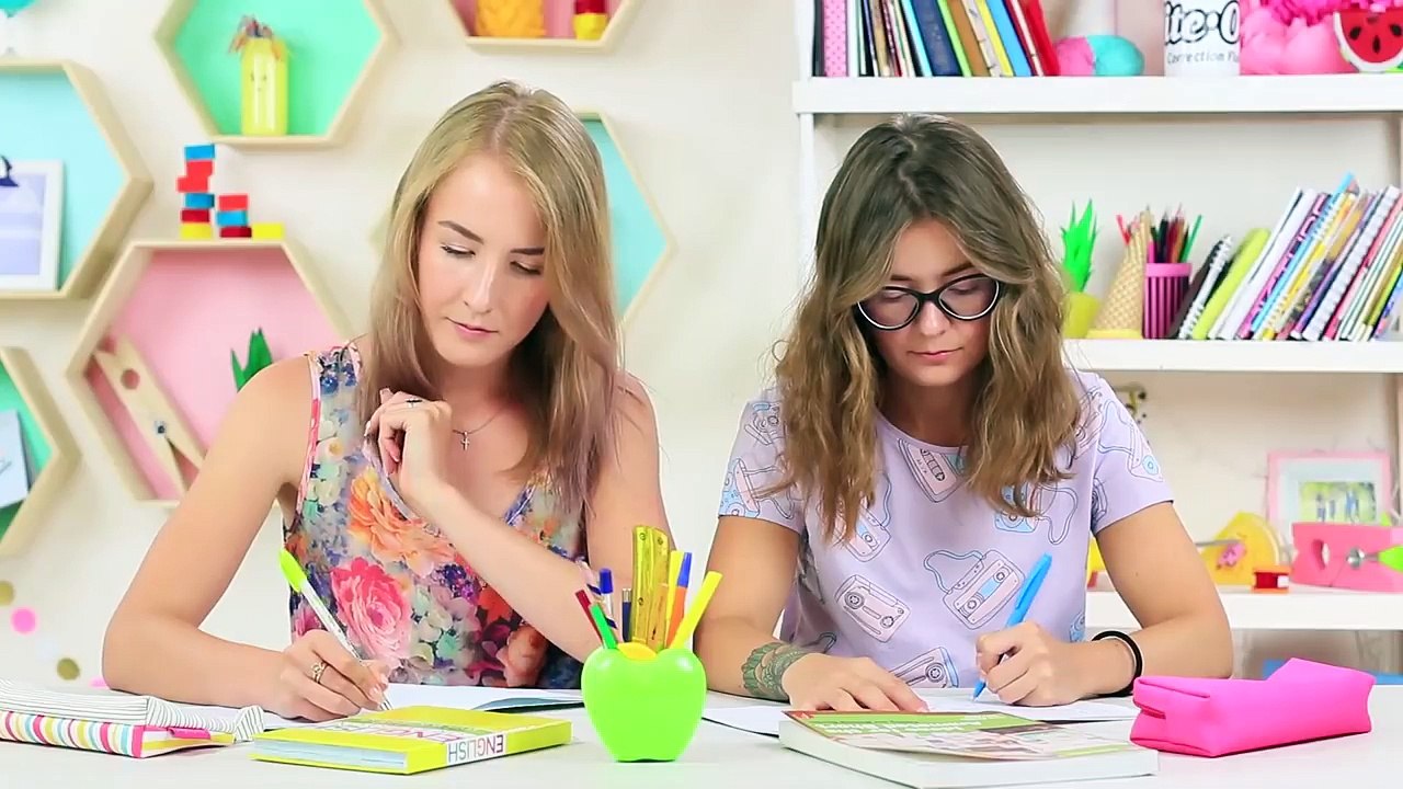 CHALLENGE : 10 FOURNITURES SCOLAIRES SQUISHY vs FOURNITURES SCOLAIRES SLIME