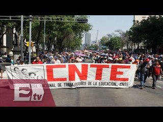 La CNTE amenaza con impedir el ciclo escolar 2015-2016 / Titulares de la Noche