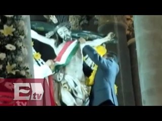 Alcalde coloca banda presidencial a Cristo en iglesia de Jalapan, Hidalgo / Todo México