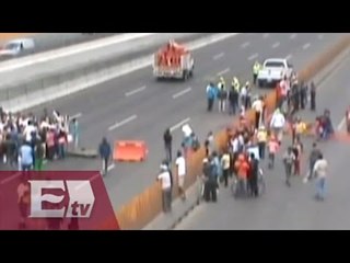 Bloquean autopista México-Puebla en protesta de peligrosas zanjas que han cobrado vidas