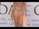 Rihanna deja ver su cuerpazo con un vestido transparente