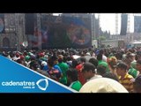 Capitalinos festejan en Zócalo victoria de la selección mexicana