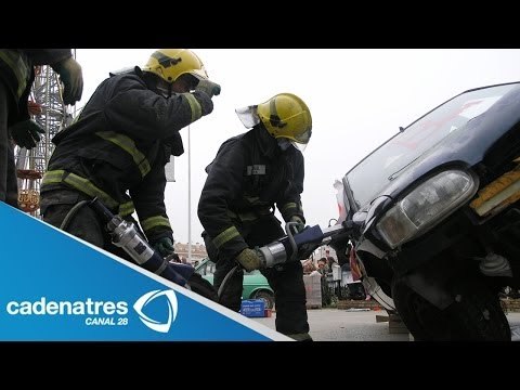 Momentos heroicos y divertidos en entorno de bomberos / Heroic and funny moments of firefighters