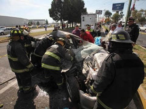 ¡IMPRESIONANTE! Mueren dos personas en aparatoso accidente en carretera México Toluca