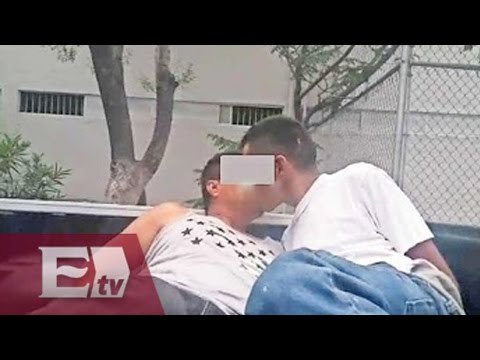 Policías de Chihuahua obligan a hombres ebrios a besarse / Vianey Esquinca