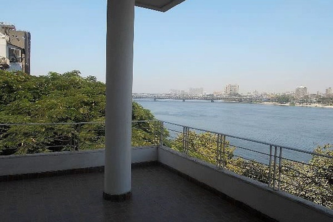 شقة للايجار تطل على النيل بالزمالك