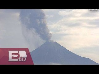 Nueva exhalación del volcán Colima de mil 500 metros de altura/ Excélsior en la media