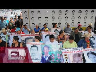 Padres de los 43 normalistas inician ayuno / Vianey Esquinca