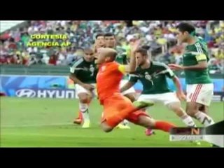 México se queda en el camino tras falsa falta contra Robben / México fuera del mundial 2014