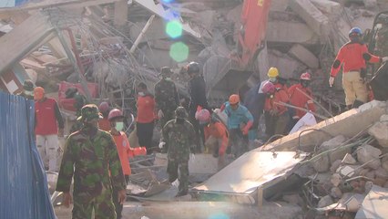 불안한 현지인들 '탈출 러시'...이 시각 피해 현장 / YTN