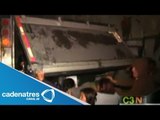 Saquean tráiler volcado en la México-Toluca / Plunder trailer overturned on the Mexico-Toluca