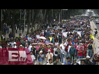 CNTE anuncia marchas en el D.F.  y Oaxaca para el 12 de octubre / Titulares de la Noche