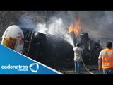 ¡IMPRESIONANTE! Se incendian camiones tras fuerte choque en Oaxaca