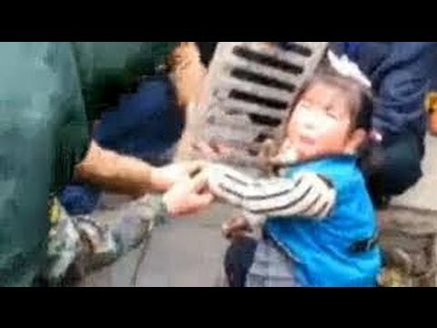 CASO DE BULLYING: Niños avientan a una mejor por la coladera; puede perder la pierna