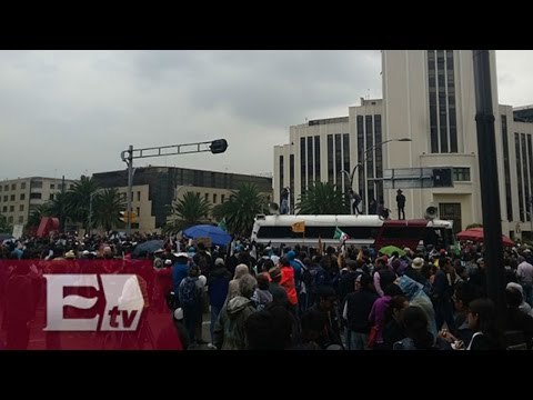 Las marchas a un año de la desaparición de los 43 normalistas de Ayotzinapa / Titulares de la tarde