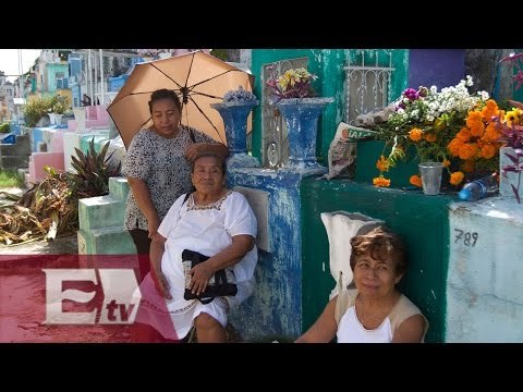 Capitalinos abarrotan los panteones por el Día de Muertos/ Ingrid Barrera
