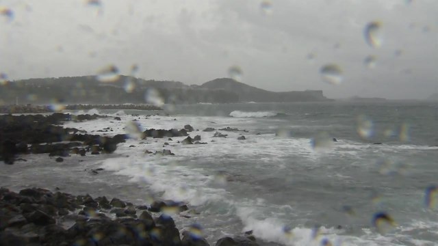 제주, 태풍 콩레이 영향으로 강한 비바람 / YTN