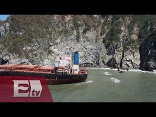 Retiran combustible de buque encallado en costas de Jalisco/ Vianey Esquinca