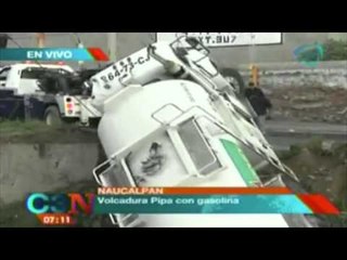 ÚLTIMA HORA: Reportan volcadura de pipa en Naucalpan