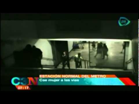 Cae mujer a las vías del metro normal de la línea 2