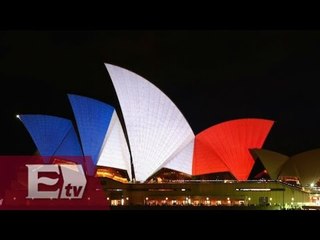 Colores de la bandera francesa pintan los monumentos del mundo / Ingrid Barrera
