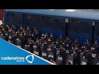 Manifestantes protestan contra la Reforma Energética en las afueras de la Cámara de Diputados