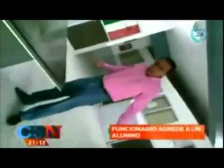 VIDEO: Funcionario agrede a un alumno en Guerrero