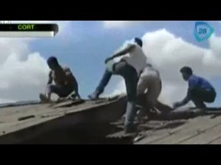 IMPRESIONANTE: Habitantes de Brasil agarran a ladron en el techo de una casa