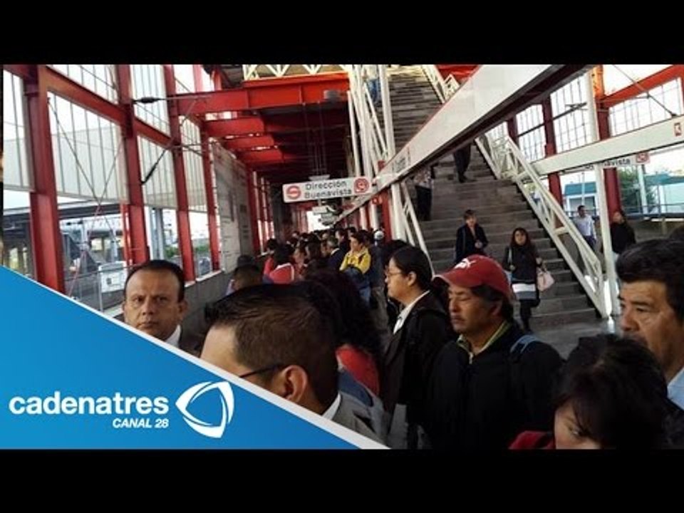 Falla electrica en el tren suburbano afecta a miles de usuarios