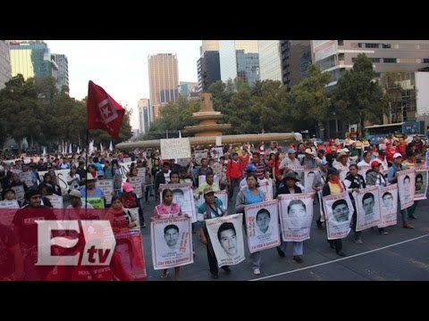 Familiares de normalistas desaparecidos realizan plantón en el DF / Ricardo Salas