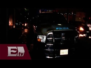 Enfrentamiento entre policías y comerciantes en metro Revolución / Martín Espinosa