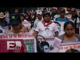 Padres de normalistas desaparecidos llegan a la PGR / Paola Virrueta