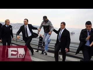 Presidente turco “evita” suicidio de un joven que iba saltar desde un puente/ Yuriria Sierra