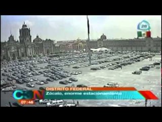 Utilizan plancha del zócalo como estacionamiento durante informe de gobierno