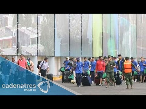 Trasladan al aeropuerto de la Ciudad de México a turistas varados en Baja California Sur
