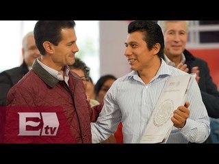Peña Nieto entrega en Tabasco títulos de propiedad y distribuidor vial/ Vianey Esquinca