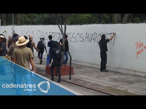 VIDEO: Manifestantes causan destrozos en locales de Morelos