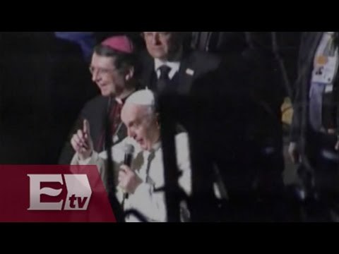 Papa Francisco saluda a los asistentes a Nunciatura Apostólica / Francisco Zea