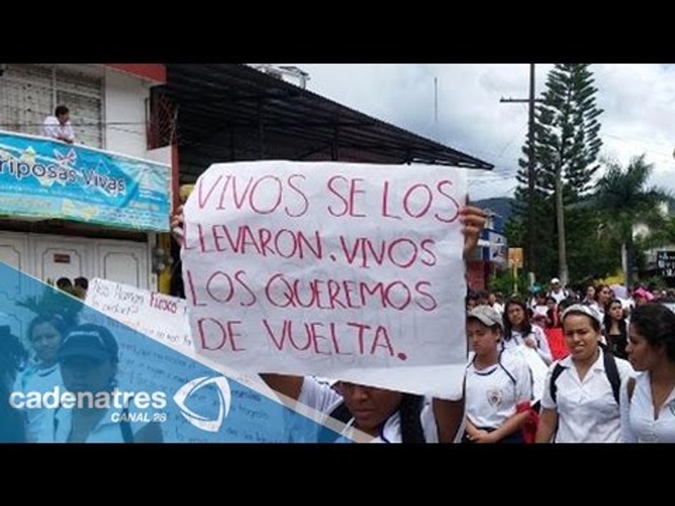 Estudiantes normalistas de Guerrero exigen regreso de compañeros desaparecidos