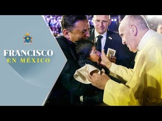 Hombre rompe en llanto al ver al Papa bendecir a su hija con discapacidad