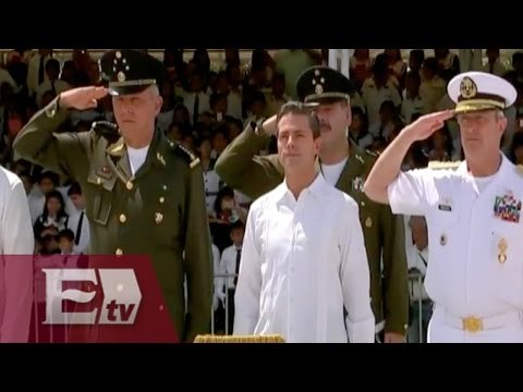 EPN iza bandera monumental en Iguala, Guerrero / Pascal Beltrán