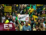 Manifestantes exigen la renuncia de Dilma Rousseff / Mariana H