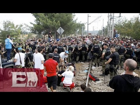 Migrantes y policías se enfrentan en frontera entre Grecia y Macedonia / Riardo Salas