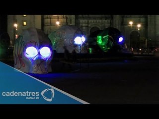 Calaveras monumentales fueron un éxito en el Zócalo capitalino