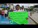 Policías comunitarios buscan a los normalistas desaparecidos en Iguala